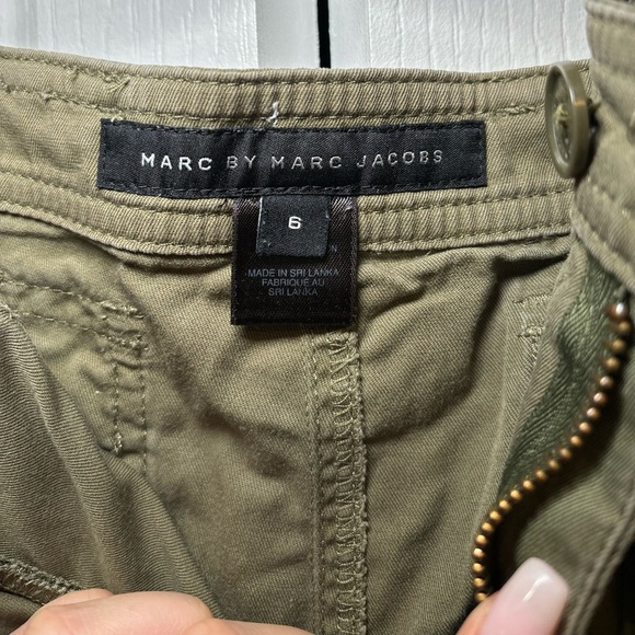 Marc By Marc Jacobs - Summery Casual Green and Gold High-Waisted Cargo Shorts - Picture 8 of 9